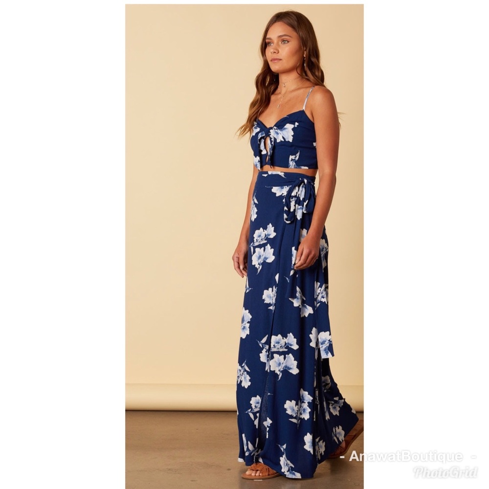 Two Piece Aphrodite Skirt Set - Picture 7 of 8